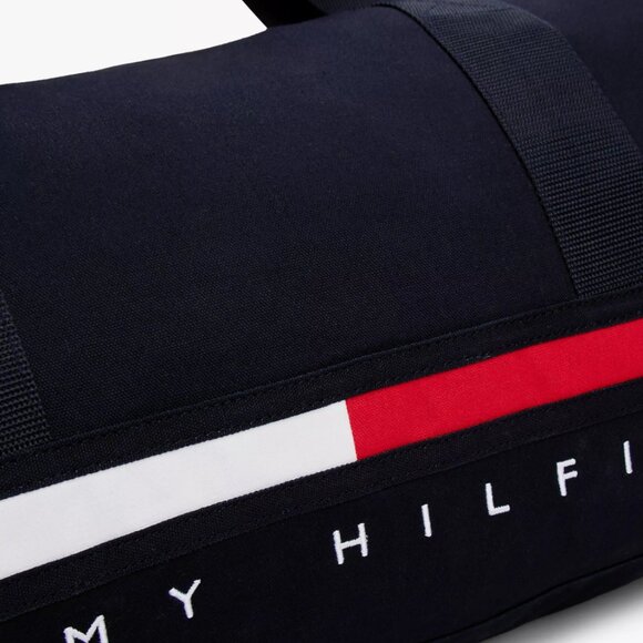 NWOT Tommy Hilfiger Weekend Duffle Bag - Picture 3 of 4